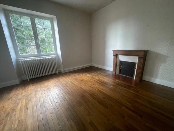 Trés belle maison  de 12 pièces sur 26925 m2 de terrain