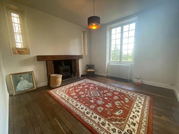 Trés belle maison  de 12 pièces sur 26925 m2 de terrain