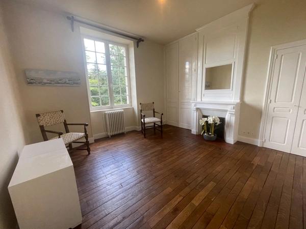 Trés belle maison  de 12 pièces sur 26925 m2 de terrain
