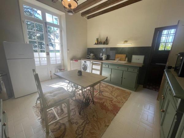 Trés belle maison  de 12 pièces sur 26925 m2 de terrain