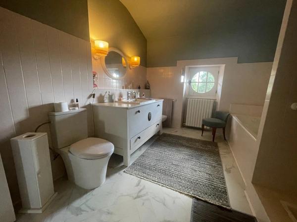 Trés belle maison  de 12 pièces sur 26925 m2 de terrain