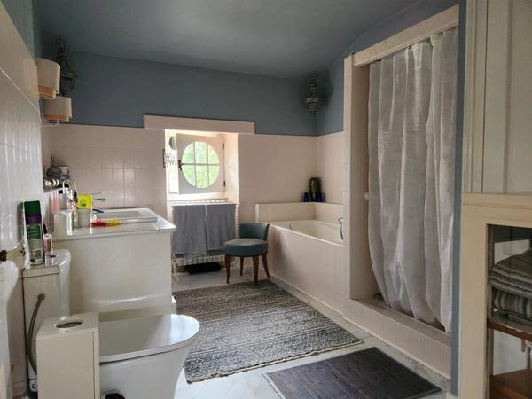 Trés belle maison  de 12 pièces sur 26925 m2 de terrain