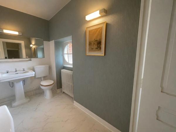 Trés belle maison  de 12 pièces sur 26925 m2 de terrain