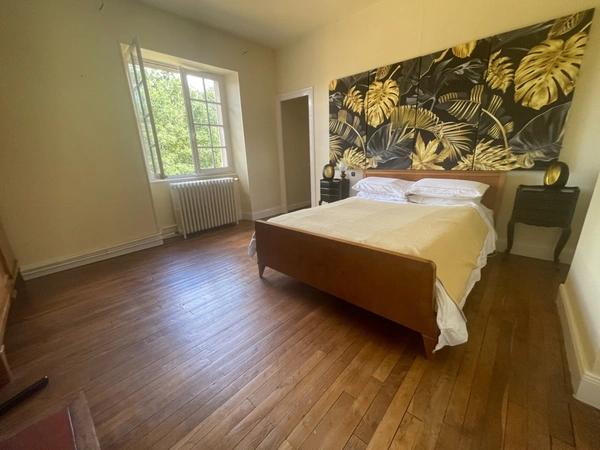 Trés belle maison  de 12 pièces sur 26925 m2 de terrain