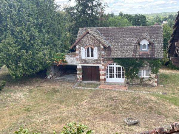 Trés belle maison  de 12 pièces sur 26925 m2 de terrain