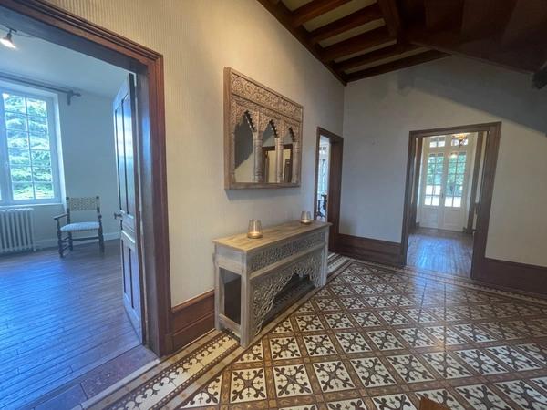 Trés belle maison  de 12 pièces sur 26925 m2 de terrain