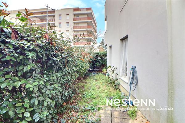 Appartement rez-de-jardin Saint Priest Centre Ville 3 pièces 57 m2, terrasse, jardin 28.40m2, garage fermé en sous-sol