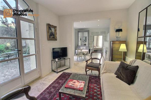UZES Propriété d'exception en pierre au coeur d'Uzès, dans un écrin de verdure de 2 195 m², offrant 423 m² habitables avec 6 chambres