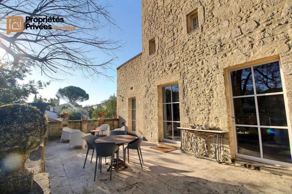 UZES Propriété d'exception en pierre au coeur d'Uzès, dans un écrin de verdure de 2 195 m², offrant 423 m² habitables avec 6 chambres