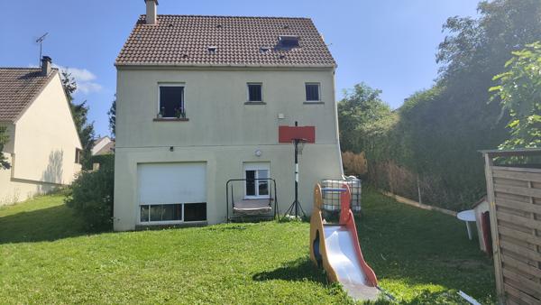 A 15 MN DE GISORS VERS GOURNAY, TRES BELLE DEMEURE DE 120 M² HAB DANS VILLAGE PAISIBLE AVEC VUE IMPRENABLE SUR Gisors (27140)