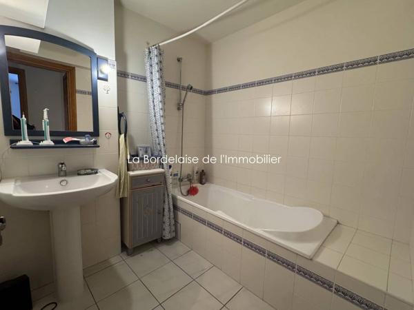Appartement T3, terrasse et place de parking