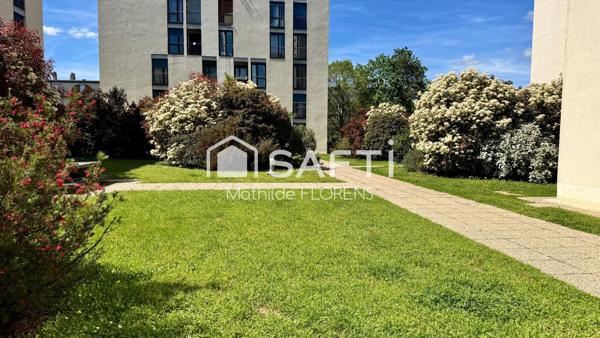 Appartement T4 lumineux, rénové en étage élevé avec vue dégagée, clim et ascenseur