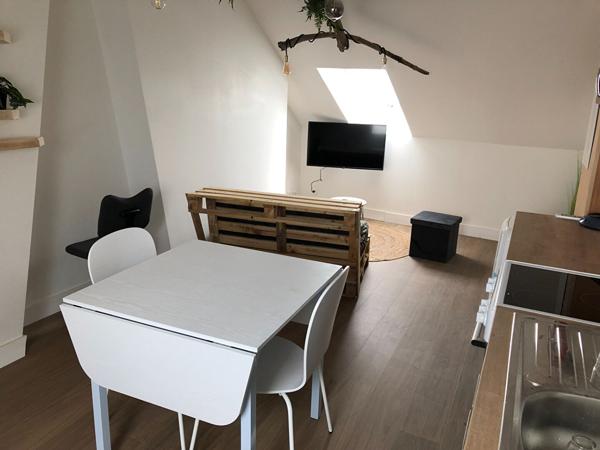 A louer - Studio meublé situé en centre ville de LA FLECHE