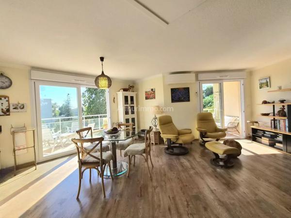 Vente                                                      Appartement
                        
                     3 pièces                      72 m2                     à Fréjus