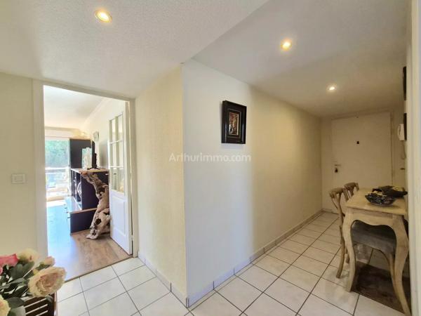 Vente                                                      Appartement
                        
                     3 pièces                      72 m2                     à Fréjus