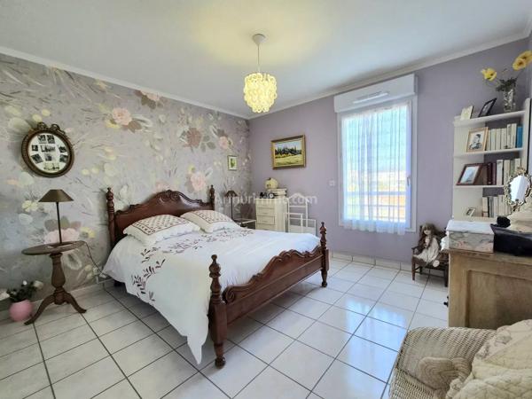 Vente                                                      Appartement
                        
                     3 pièces                      72 m2                     à Fréjus