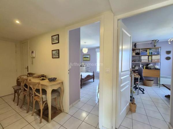 Vente                                                      Appartement
                        
                     3 pièces                      72 m2                     à Fréjus