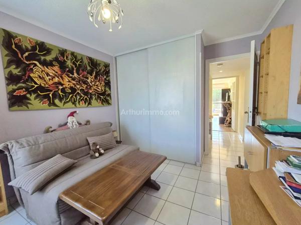 Vente                                                      Appartement
                        
                     3 pièces                      72 m2                     à Fréjus