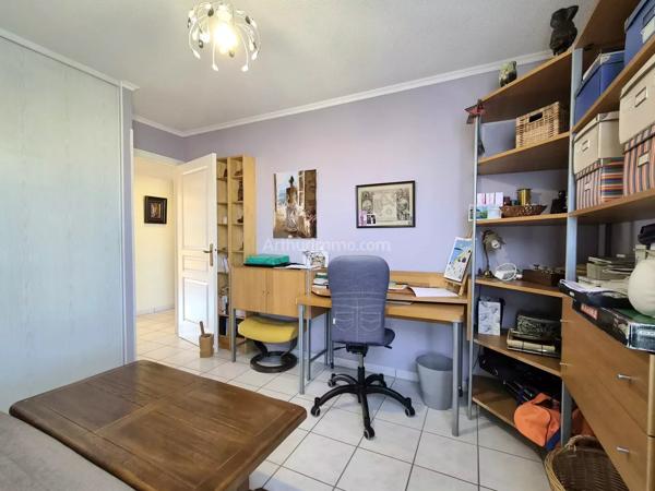 Vente                                                      Appartement
                        
                     3 pièces                      72 m2                     à Fréjus