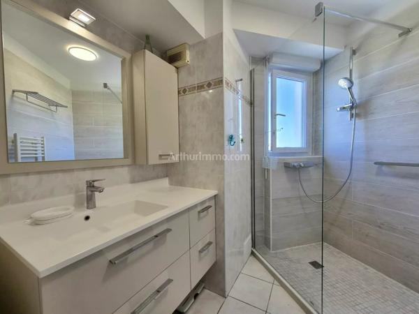 Vente                                                      Appartement
                        
                     3 pièces                      72 m2                     à Fréjus