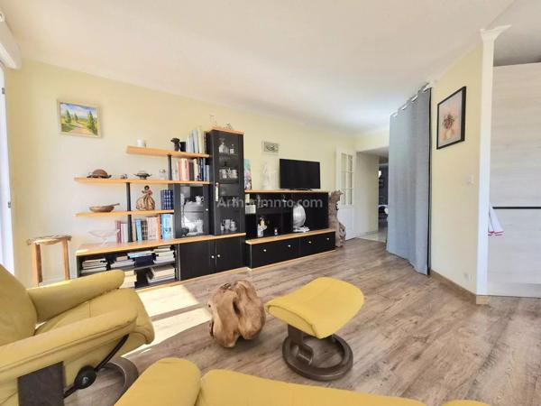Vente                                                      Appartement
                        
                     3 pièces                      72 m2                     à Fréjus