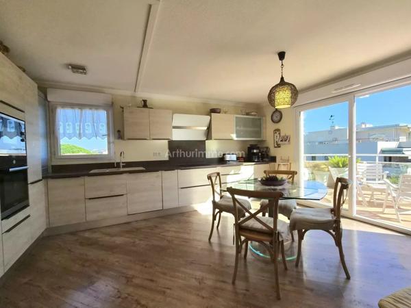 Vente                                                      Appartement
                        
                     3 pièces                      72 m2                     à Fréjus