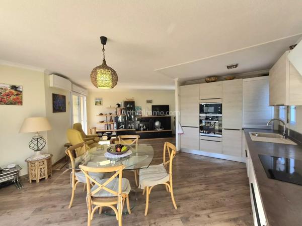 Vente                                                      Appartement
                        
                     3 pièces                      72 m2                     à Fréjus