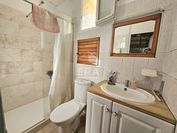 A VENDRE - Pelissanne - Immeuble R+2 - 2 appartements T2 avec garage et cave