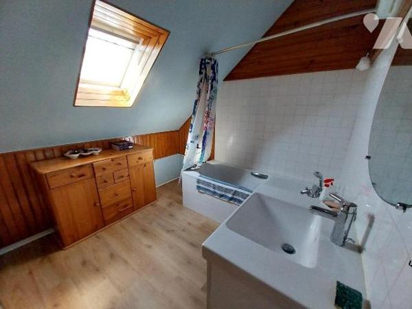 VITRE. Sud, proche école Jean XXIII, maison familiale de type 5 de 114 m2 Hab. et composée d'un...