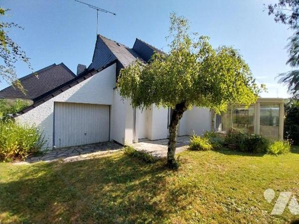 VITRE. Sud, proche école Jean XXIII, maison familiale de type 5 de 114 m2 Hab. et composée d'un...