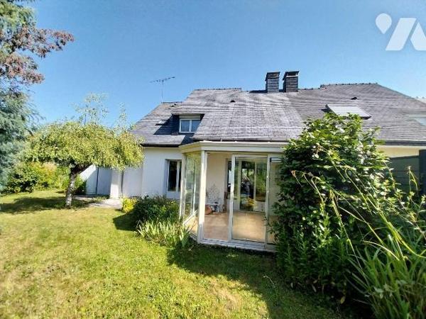 VITRE. Sud, proche école Jean XXIII, maison familiale de type 5 de 114 m2 Hab. et composée d'un...