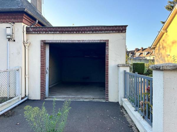 Centre des Andelys - Garage de 18.70 m2 en parpaing : Prix 19.990