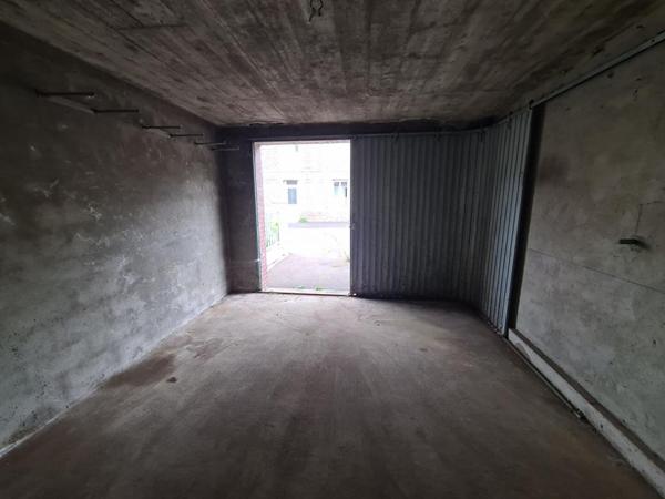 Centre des Andelys - Garage de 18.70 m2 en parpaing : Prix 19.990