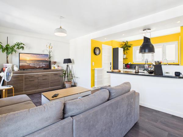 Appartement
         3 pièces
        - 73 m² Exclusivité 138 000 € *