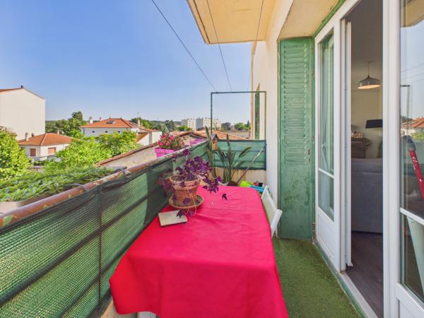 Appartement
         3 pièces
        - 73 m² Exclusivité 138 000 € *
