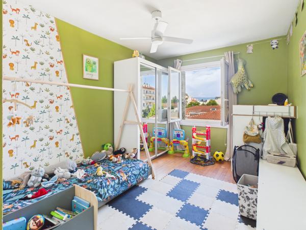 Appartement
         3 pièces
        - 73 m² Exclusivité 138 000 € *