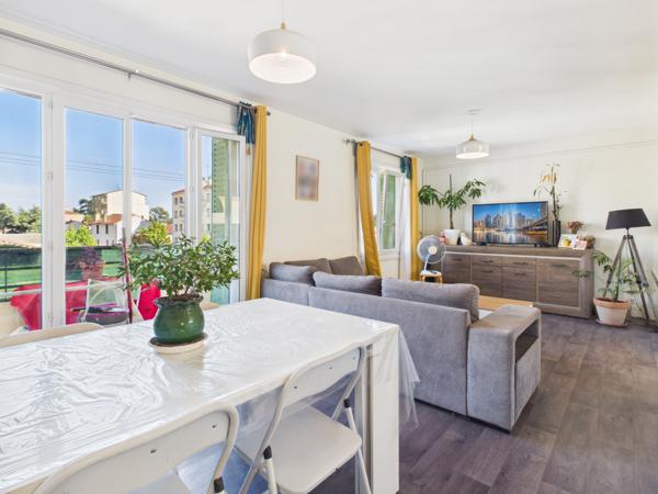 Appartement
         3 pièces
        - 73 m² Exclusivité 138 000 € *