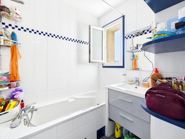 Appartement
         3 pièces
        - 73 m² Exclusivité 138 000 € *