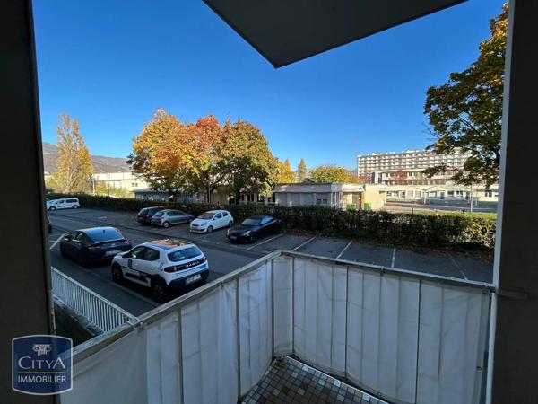 Appartement à louer 5 pièces 94.02m²