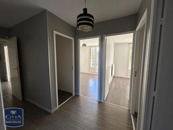 Appartement à louer 5 pièces 94.02m²