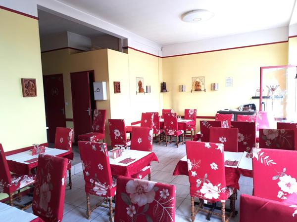 Restaurant avec vue sur le château et le parc