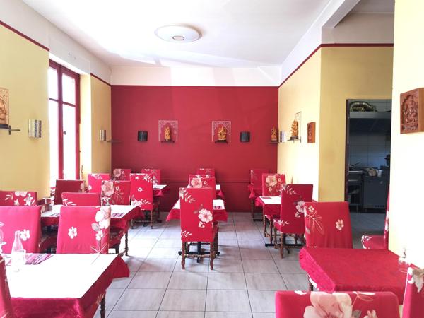 Restaurant avec vue sur le château et le parc