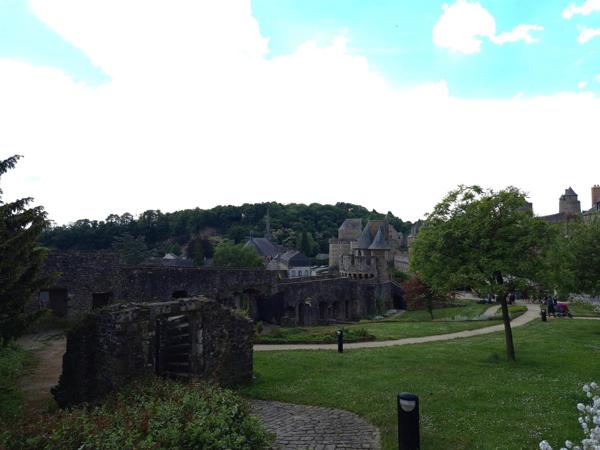 Restaurant avec vue sur le château et le parc