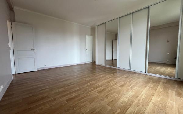 Maison à vendre    5 pièces • 157 m2 Saint-Maur-des-Fossés