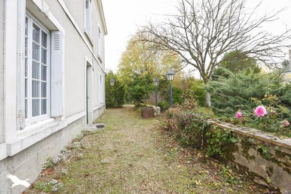 Maison à vendre |  Savigné-sur-Lathan |  8 pièces | 280 m²