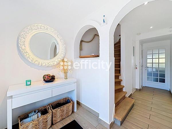 Maison
         6 pièces
        - 150 m² Bien prestige 410 000 € *