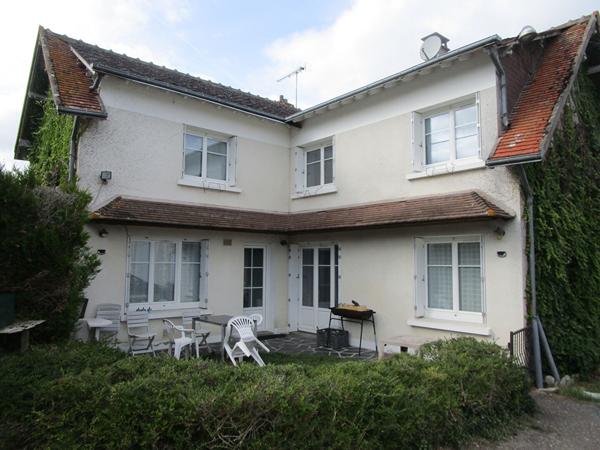 Maison proche de Saint Aignan Sur Cher 5 pièce(s) 110 m2 avec entrepöt de 450m².