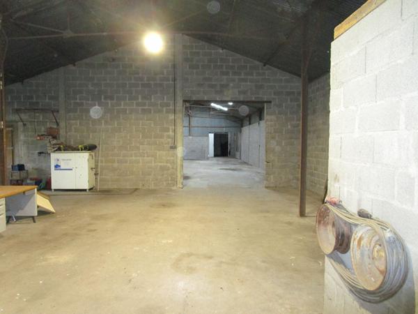 Maison proche de Saint Aignan Sur Cher 5 pièce(s) 110 m2 avec entrepöt de 450m².