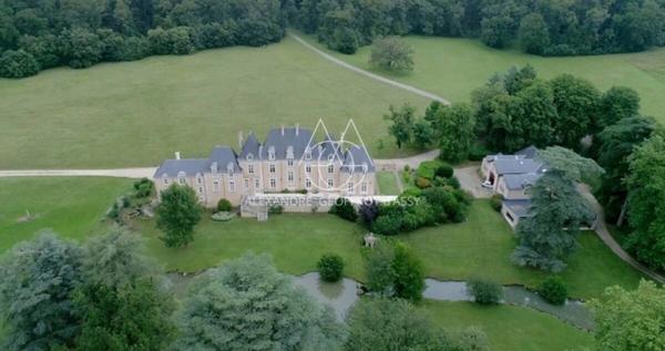 Château du XIXe siècle avec un parc de 75 ha, située à proximité immédiate de Poitiers.