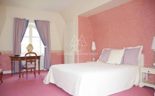 Château du XIXe siècle avec un parc de 75 ha, située à proximité immédiate de Poitiers.